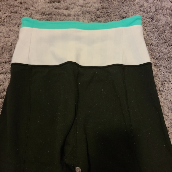 3 for 30$ Lululemon reversible Capri pants - Picture 1 of 4